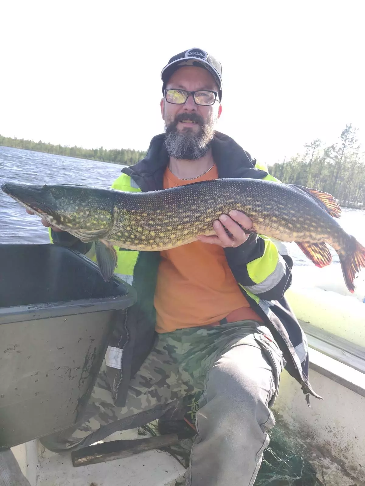 StayLapland Fishing Experience activity. Fishing tour, fishing safari, fishing activity. Rovaniemi, lapland, finland. Kuoksa wilderness park